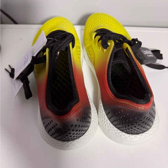 Crocs Literide Dip Pacer Size: 8 - Picture 3 of 4